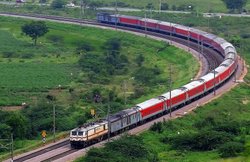 रेलवे ने कैंसिल कीं 250 से ज्यादा ट्रेन, 170 से ज्यादा के बदले रूट और टाइम