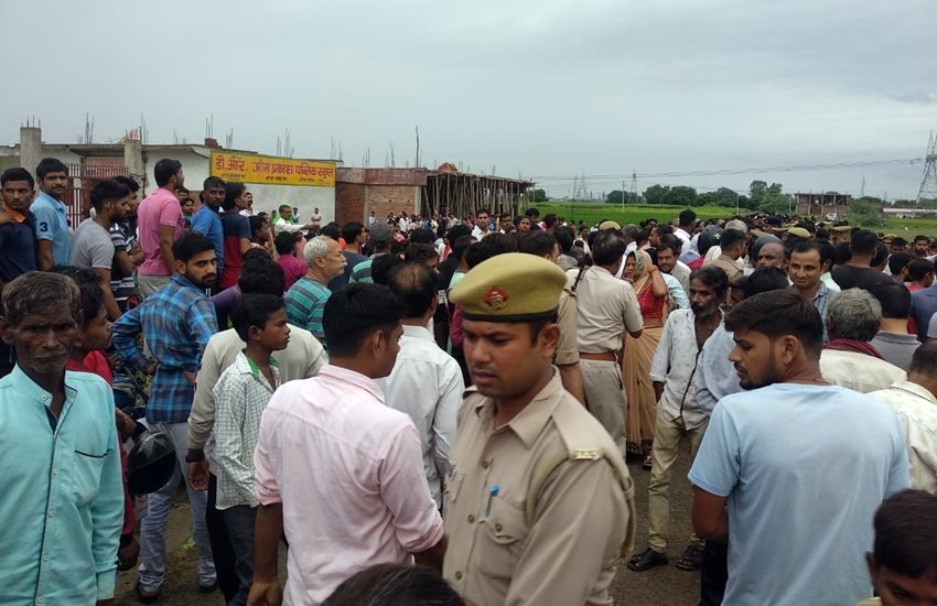 कानपुर में दिनदहाड़े डिग्री कॉलेज प्रबंधन की हत्या। फोटो सोर्स: स्थानीय