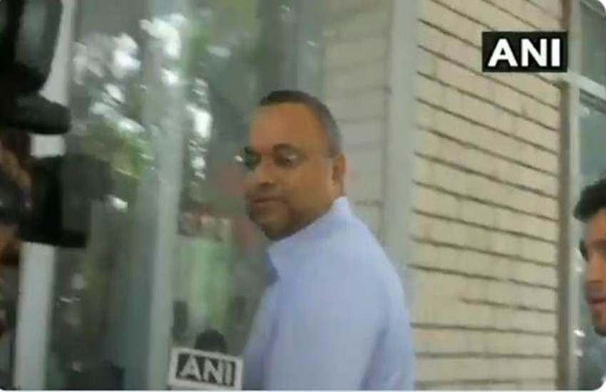 आईएनएक्स मीडिया केस में ईडी के सामने फिर पेश हुए कार्ति चिदंबरम। (फोटो क्रेडिट/ ANI ट्विटर हैंडल)