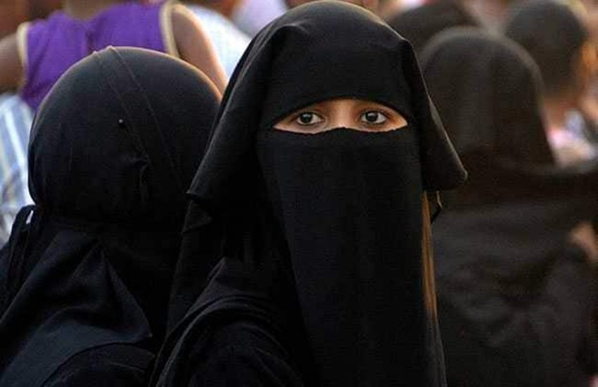 Karwa Chauth 2019: मुस्लिम महिलाएं भी रख रहीं करवाचौथ का व्रत।
