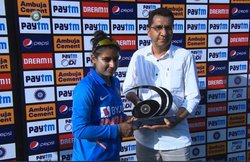 हरमप्रीत कौर के फैन ने किया मिताली राज को ट्रोल, भारतीय कप्तान के जवाब से यूजर की हुई बोलती बंद