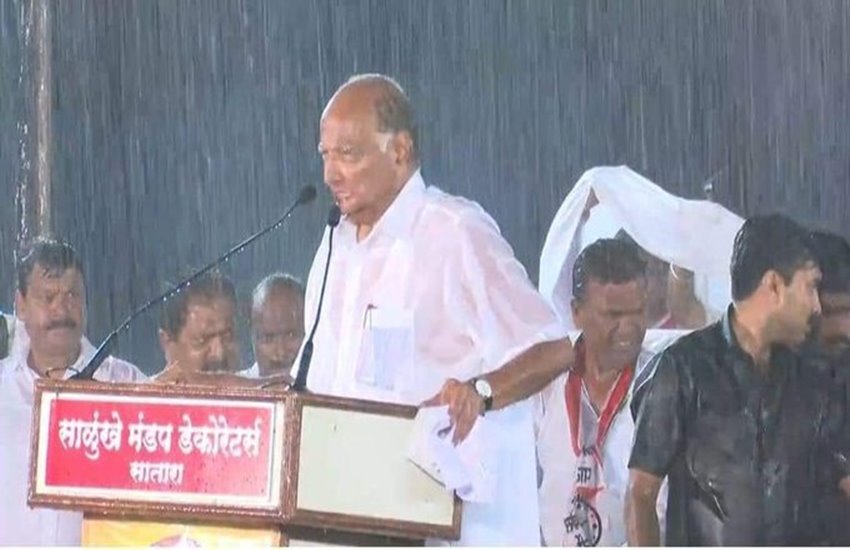 शरद पवार ने बारिश के बीच की रैली
फोटो सोर्स- सोशल मीडिया 