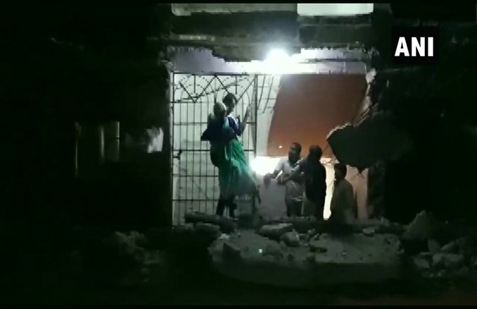 Palghar Building Collapsed: पालघर में भरभराकर गिरा 4 मंजिला इमारत का बड़ा हिस्सा, 4 साल की बच्ची ने गंवाई जान