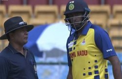 Vijay Hazare Trophy के Final में BCCI का लोगो लगा हेलमेट पहनकर खेले रविचंद्रन अश्विन, भरना पड़ सकता है भारी जुर्माना