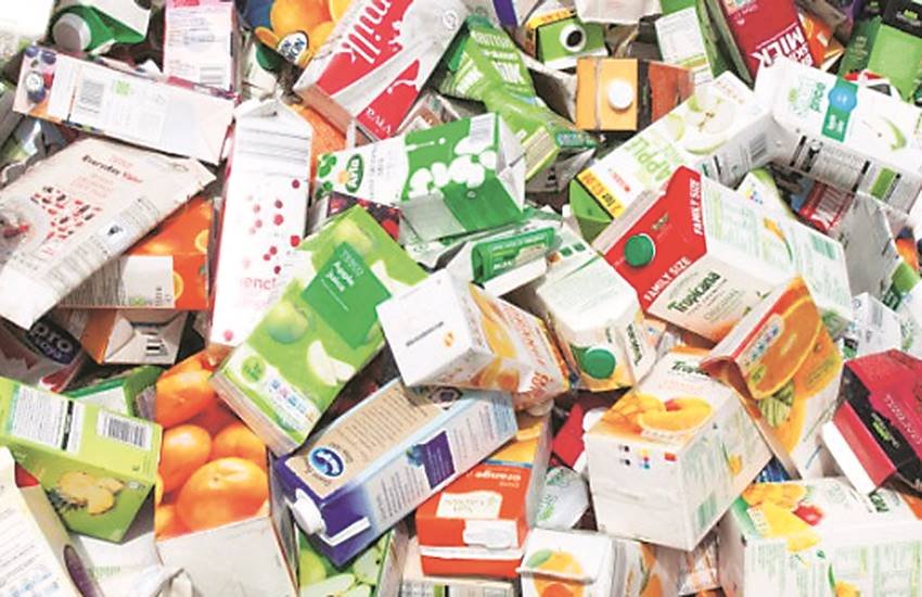 भारत में प्रत्येक मिनट लगभग 15,000 टेट्रा पैक खरीदे और फेंके जाते हैं। भारत में प्रत्येक मिनट लगभग 15,000 टेट्रा पैक खरीदे और फेंके जाते हैं।