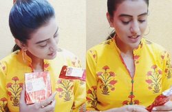 शो के दौरान Akshara Singh को फैन ने दिया ये शानदार गिफ्ट, पैकिंग खोल चौंक गई एक्ट्रेस