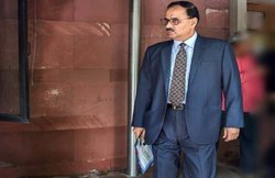मोदी सरकार के खिलाफ कोर्ट जाने वाले CBI के पूर्व चीफ को नहीं मिला रिटायरमेंट बेनिफिट, दर-दर भटक रहे