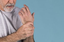 Arthritis patients: डाइट को बेहतर करने के अलावा अर्थराइटिस के मरीज इन बदलावों को अपनाएं