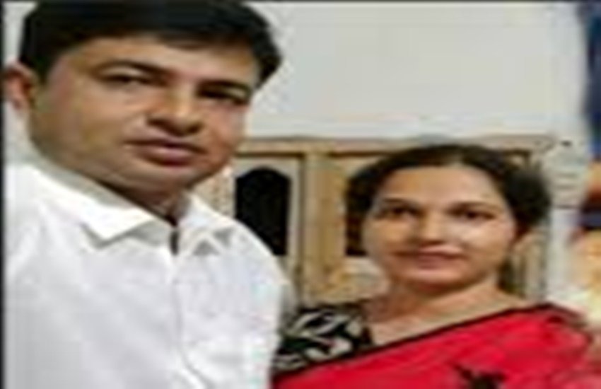 मुर्शिदाबाद में मृत आरएसएस कार्यकर्ता बंधु गोपाल पाल और उनकी पत्नी (फोटो सोर्स -सोशल मीडिया)