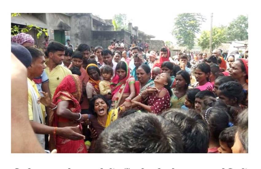 मासूम बेटे की हत्या पर विलाप करते परिजन।  मासूम बेटे की हत्या पर विलाप करते परिजन।