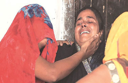 ‘लात-घूंसे और लकड़ी के डंडे से पीटा, इलेक्ट्रिक शॉक दिए, पेचकस से गोदते रहे’ 11 साल के बेटे ने सुनाई पिता पर हुए पुलिसिया अत्याचार की दास्तां