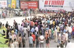 वाराणसी में बकरी चोरी का आरोप लगा 2 नाबालिगों को नंगा कर घुमाया, वीडियो वायरल होने से हड़कंप