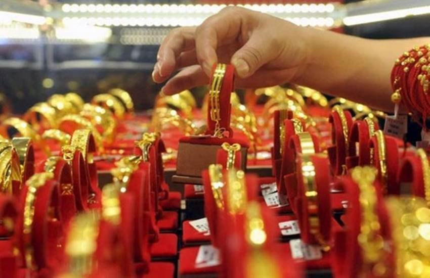 धनतेरस पर अपनी राशि अनुसार करें खरीदारी।