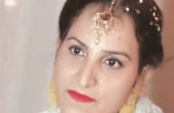 BSF की बस ने स्कूटर को मारी जोरदार टक्कर, पहिए की नीचे कुचलकर महिला की मौत, पति-बच्चे भी घायल