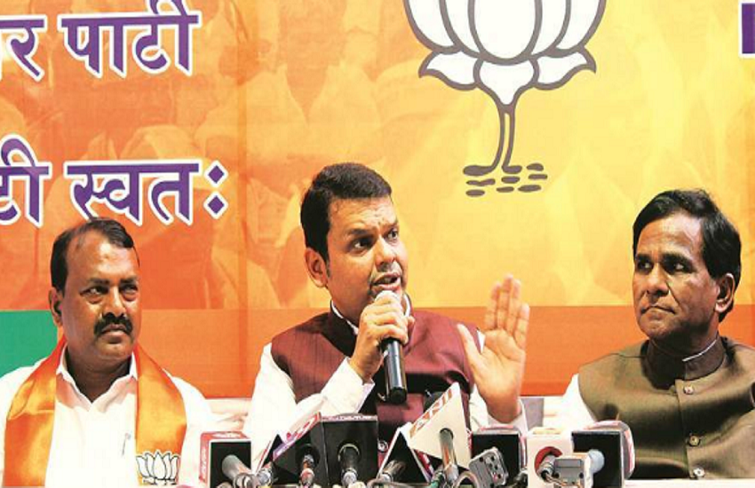महाराष्ट्र के मुख्य मंत्री देवेंद्र फडणवीस के साथ केंद्रीय मंत्री रावसाहेब पाटिल दानवे। (express photo)
