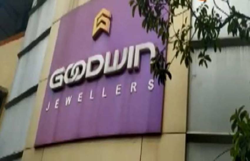 Mumbai news, goodwin group, goodwin jeweller, PMC Bank scam, kerala, investment scheme, fixed deposit, Dombivli, Ram Nagar police station, gold supplies business, sunilkumar, sudeesh kumar, india news, Hindi news, news in Hindi, latest news, today news in Hindi