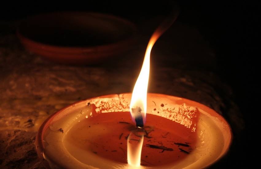 सत्यानंद- ‘चलिए मैं तैयार हूं। किंतु महात्मन्! मेरे एक संदेह को दूर कीजिए। 