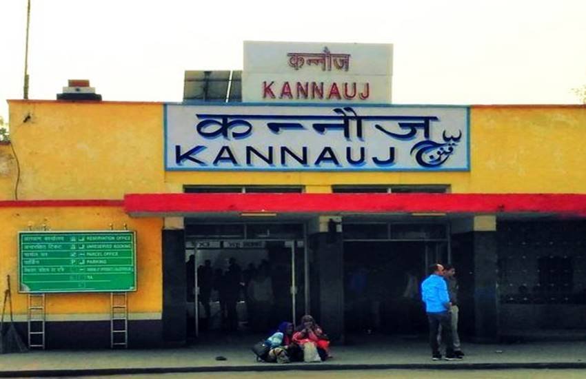 इत्र निर्माण की परंपरा और उसके सामने उभरती चुनौतियां कम नहीं हैं।