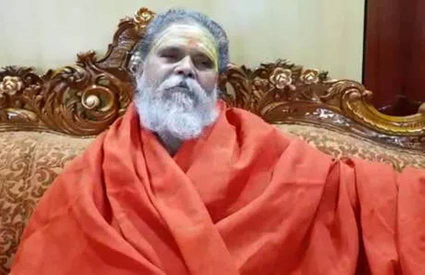 परिषद के अध्यक्ष महंत नरेंद्र गिरि 
