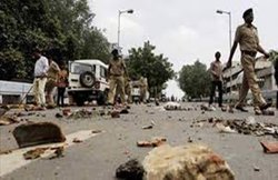 असम: बच्चा चोर समझ 4 युवकों को बेरहमी से पीट रही थी भीड़, बचाने गए पुलिसवाले तो उन्हें भी दौड़ा-दौड़ाकर मारा