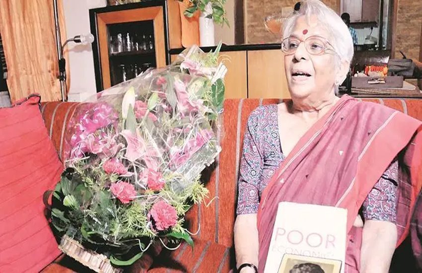 अभिजीत बनर्जी की मां 
फोटो सोर्स- इंडियन एक्सप्रेस 