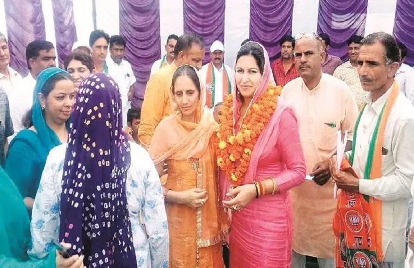 आदमपुर सीट से बीजेपी प्रत्याशी सोनाली फोगाट। photo source- indian express