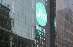 Reliance Jio Fibre यूजर्स को झटका, बंद की गई यह फ्री सर्विस