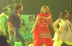 कल्पना के इस भोजपुरी गाने पर सपना चौधरी दिखा रही थीं डांस का जलवा, फिर स्टेज पर हुई Khesari Lal की एंट्री..