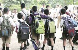 छात्र को भेज दिया अपना गंदा वीडियो, 25 साल की महिला स्कूल कर्मचारी गिरफ्तार