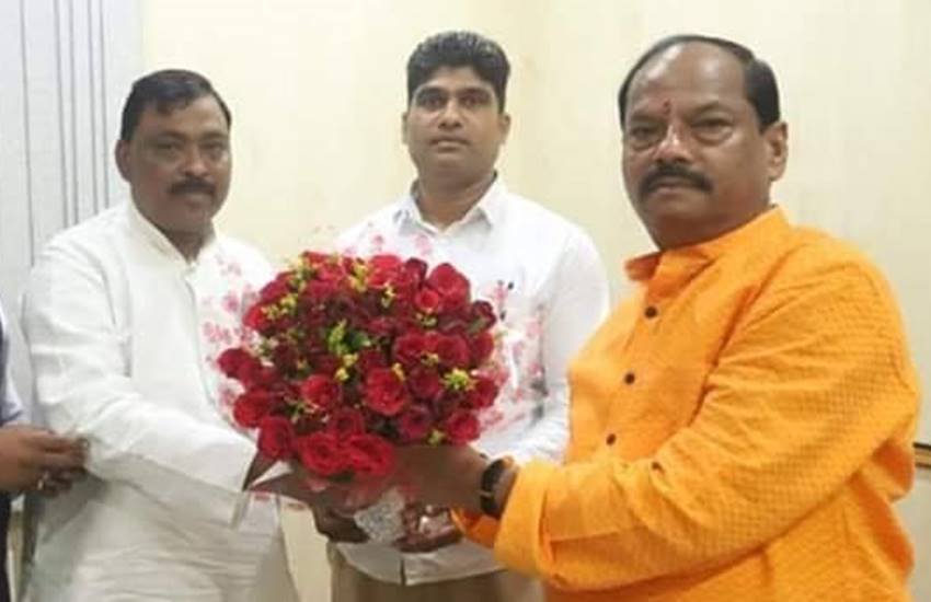 Jharakhand, CM Raghubar Das, Kushwaha Shashi Bhushan Mehta, oxford School, hindi teacher, suchitra, Abhishek, BJP vice president, Pradeep Verma, india news, Hindi news, news in Hindi, latest news, today news in Hindi Jharakhand, CM Raghubar Das, Kushwaha Shashi Bhushan Mehta, oxford School, hindi teacher, suchitra, Abhishek, BJP vice president, Pradeep Verma, india news, Hindi news, news in Hindi, latest news, today news in Hindi
