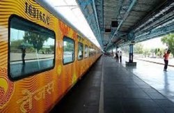 Tejas Express के यात्रियों को एक और सुविधा देने जा रहा IRCTC, लगेज पिक एंड ड्रॉप सर्विस की प्लानिंग तैयार