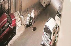 Delhi: पीएनजी की पाइपलाइन से चौथी मंजिल पर चढ़ गया चोर, 50 लाख के जेवर व 30 हजार कैश लेकर भागा