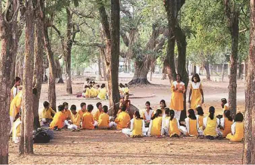 विश्व भारती यूनिवर्सिटी ने केंद्र सरकार से CISF की सुरक्षा की मांग की। (indian express photo)  विश्व भारती यूनिवर्सिटी ने केंद्र सरकार से CISF की सुरक्षा की मांग की। (indian express photo)