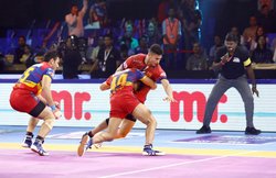 UP Yoddha vs Dabang Delhi: दबंग दिल्ली को हराकर प्लेऑफ में पहुंचने वाली छठी टीम बनी यूपी योद्धा