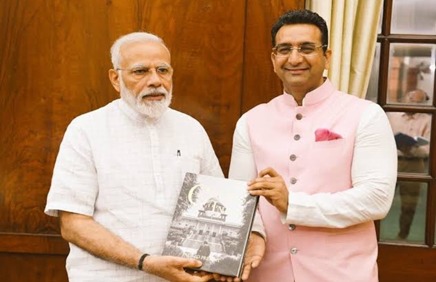 प्रधानमंत्री नरेंद्र मोदी के साथ बीजेपी प्रवक्ता Gaurav bhatia. (Photo Source: @Gauravbhatia/twitter)