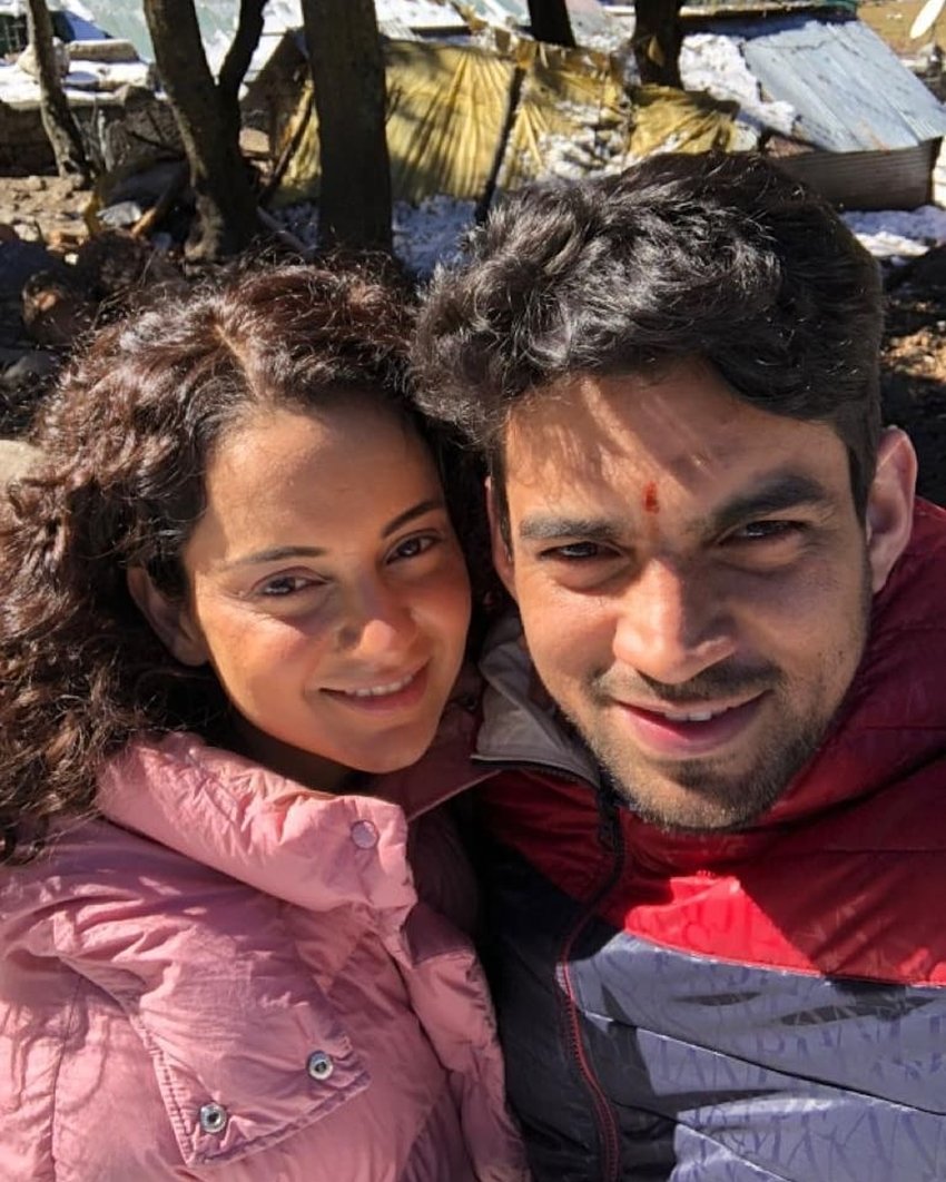 कंगना इस तस्वीर में अपने भाई अक्षत रनौत के साथ हैं। (Photo: Team Kangana Ranaut Instagram)