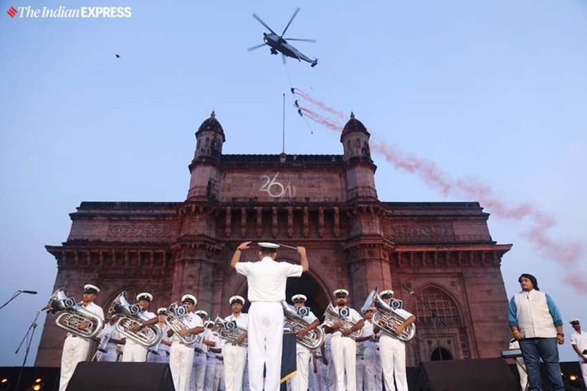 द इंडियन नेवी बैंड ने कार्यक्रम में अपनी प्रस्तुति से लोगों की खूब तालियां बटोरीं। (Express Photo by Nirmal Harindran)