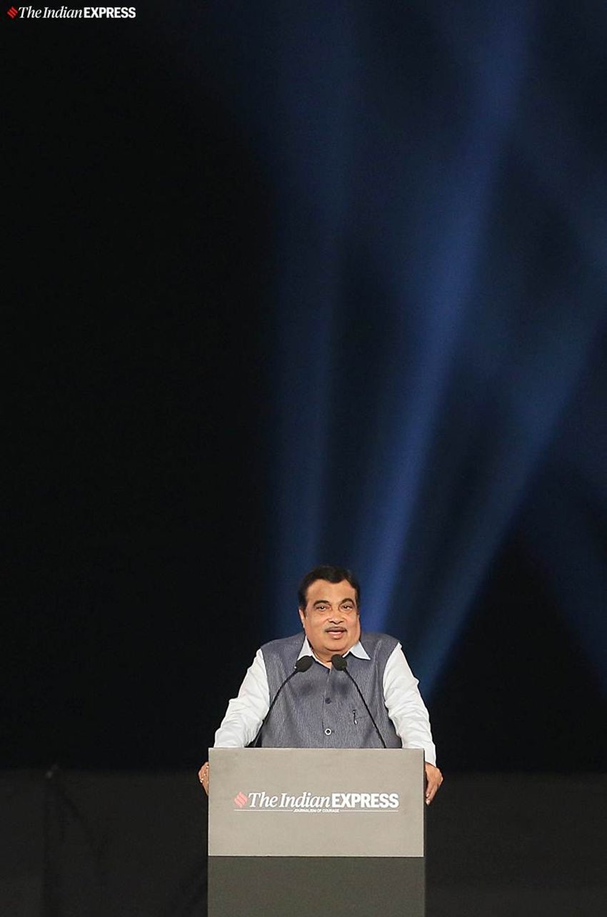 केंद्रीय मंत्री नितिन गडकरी ने भी 26/11 के शहीदों को याद करते हुए उन्हें अपनी श्रद्धांजलि दी। (Express Photo by Amit Chakravarty)