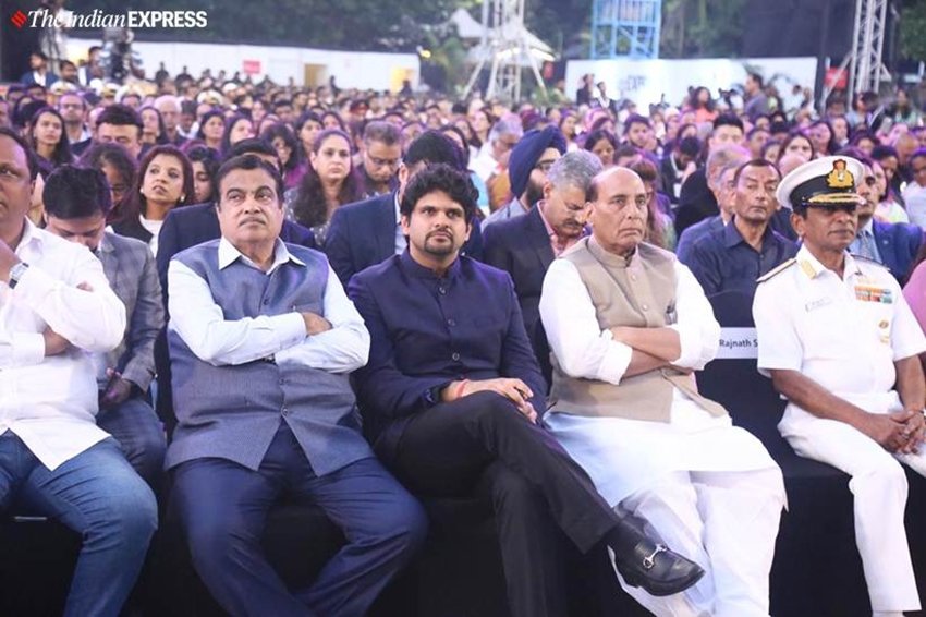 बाएं से दाएं: केंद्रीय मंत्री नितिन गडकरी, द इंडियन एक्स्प्रेस ग्रुप के कार्यकारी निदेशक अनंत गोयनका और रक्षा मंत्री राजनाथ सिंह।(Express Photo by Nirmal Harindran)