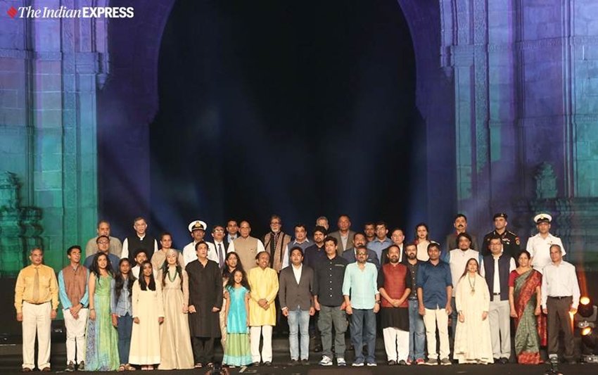 अमिताभ बच्चन की प्रस्तुति के बाद राष्ट्रगान के साथ कार्यक्रम का समापन हुआ। इसमें मंच पर राजनाथ सिंह, नितिन गडकरी और अमिताभ बच्चन समेत सभी वो लोग मौजूद थे जिन्होंने 26/11 की याद में बेहतरीन कार्यक्रम प्रस्तुत किए। ( Express Photo by Amit Chakravarty)