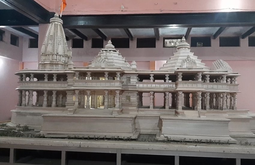 आइए देखते हैं कैसा है यह मंदिर(All Pics: Keshawanand Dubey/Jansatta):