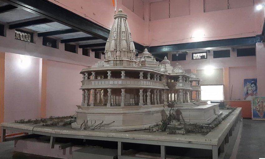 अयोध्या में भगवान राम के दर्शन को जाने वाले श्रद्धालु इस प्रारूप को भी देखने पहुंचते हैं।