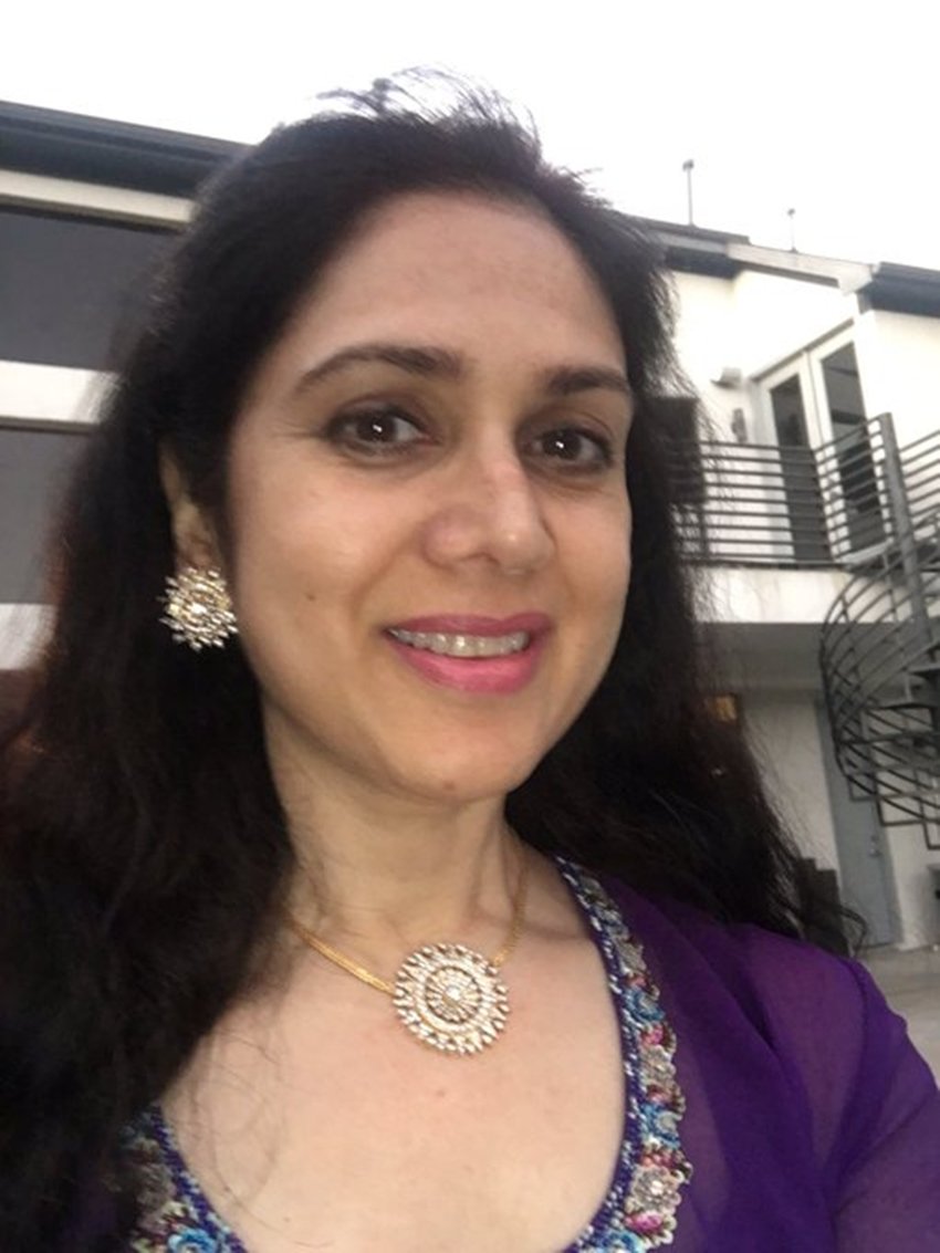 अगले साल 1984 में सुभाष घई और मीनाक्षी शेषाद्री की फिल्म हीरो रिलीज हुई जो ब्लॉक बस्टर साबित हुई।