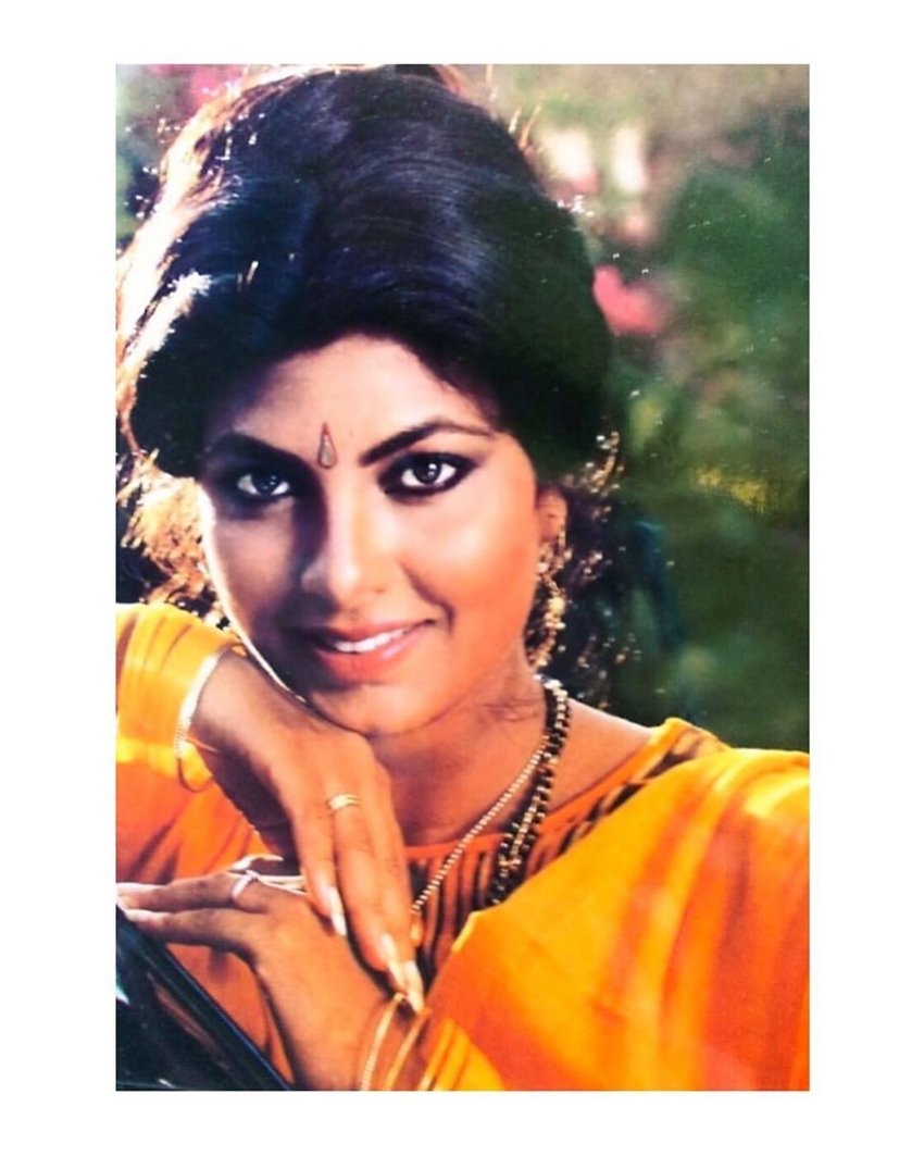 11 दिसंबर 1965 को मुंबई में पैदा हुई किमी का एक्टिंग करियर 1985 में आई फिल्म पत्थर दिल से शुरू हुआ था।