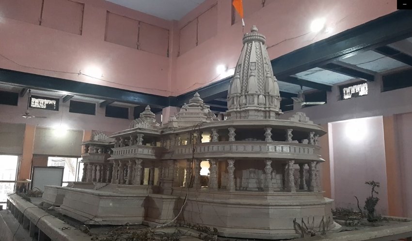 मंदिर के इस मॉडल को देश के प्रमुख मंदिर निर्माण आर्किटेक्ट चंद्रकांत भाई सोमपुरा ने तैयार किया है।