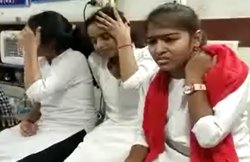 Madhya Pradesh Foundation Day: मंच पर मंत्री जी दे रहे थे भाषण, तभी मधुमक्खियों ने बोला हमला, भगदड़ में एक दर्जन छात्राएं घायल