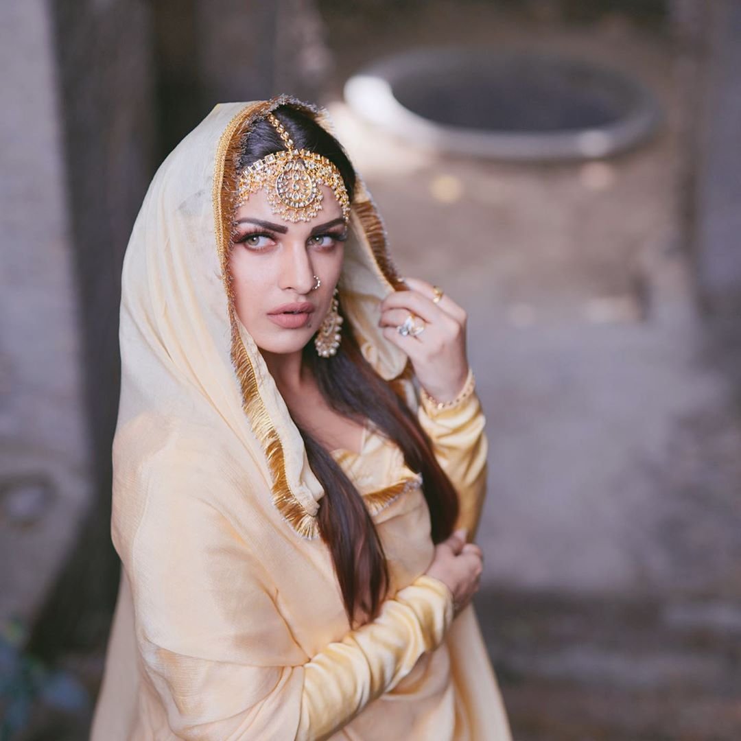 himanshi khurana, himanshi khurana high standard, himanshi khurana and shehnaz fight, himanshi khurana boyfriend, himanshi khurana instagram, himanshi khurana i like it, himanshi khurana movies, himanshi khurana songs, himanshi khurana affairs, himanshi khurana hot pics, himanshi khurana family, himashi khuaran, bigg boss 13, himasnhi khurana in bigg boss, salman khan