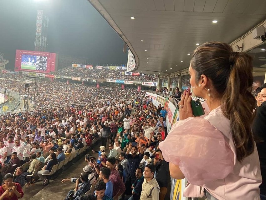 नुसतर जहां बांग्ला फिल्मों की सुपरस्टार हैं। राज्य में उनकी बड़ी फैनफॉलोइंग है।(Photo: @nusrat_jahan_fan_forever/instagram)
