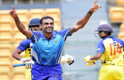 VIDEO: एक ओवर में 5 विकेट झटककर अभिमन्यु मिथुन ने मचाया धमाल, 87 साल के इतिहास में ऐसा नहीं कर सका था कोई भारतीय गेंदबाज