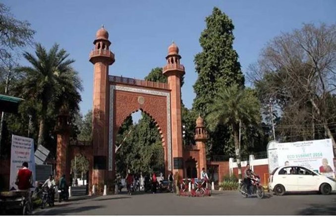 कश्मीर पर फेसबुक पोस्ट लिखा तो AMU की असिस्टेन्ट प्रोफेसर और पति पर FIR, हिन्दू महासभा की शिकायत पर एक्शन